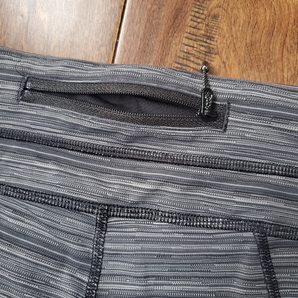 Lululemon Capris athletica black and gray leggings size 6 cropped . Packet on ba - Picture 3 of 5